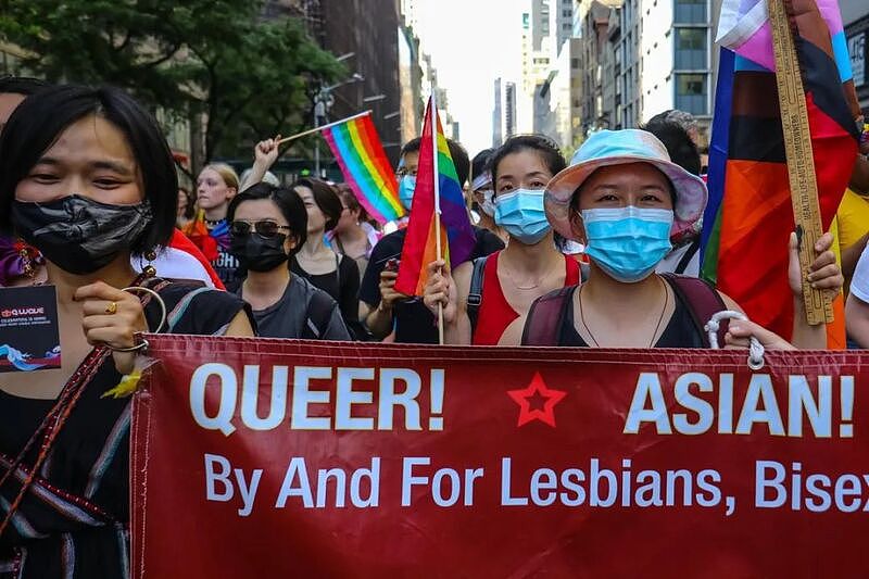 全纽约的Gay都上街了！他们在街头接吻拥抱，其中有些图少儿不宜（组图） - 11