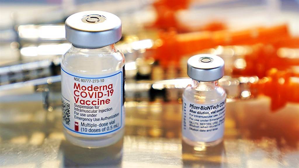 美国研究显示，民众接种如莫德纳、辉瑞/BNT等mRNA疫苗后，可能能诱发体内长达数年之久的免疫反应，这些民众或许不用再补打疫苗来对抗新冠病毒。 （资料照／美联社）