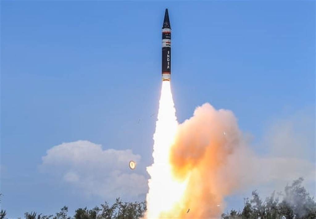 印度6月28日成功试射可搭载核弹头的新一代「烈火-P」（Agni P）弹道飞弹。 （印度国防研究及发展组织）