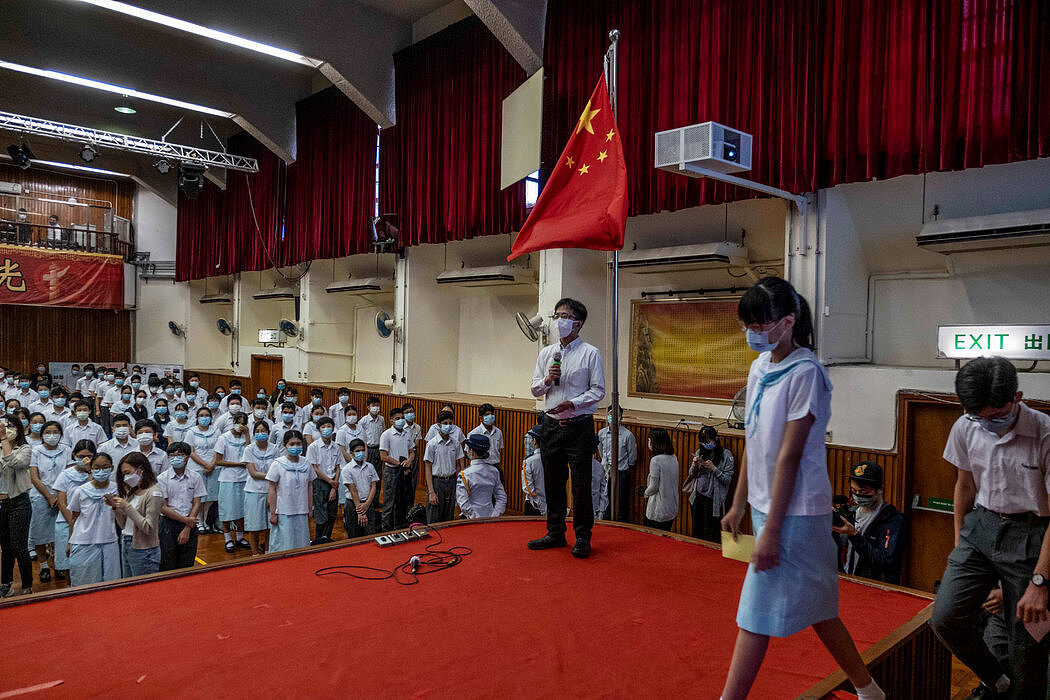 今年4月香港的国家安全教育日升旗仪式。现在，学校的学生已被教导要举报异见。