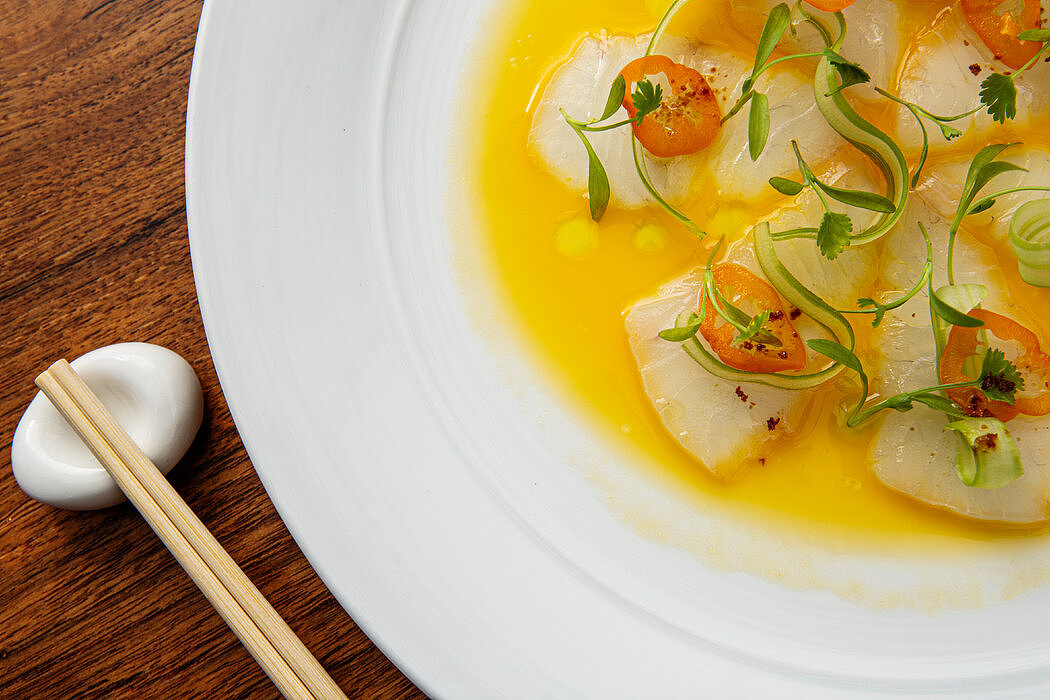 菜单上的一些最好的菜肴也是最简单的，比如鲜亮的鲷鱼。