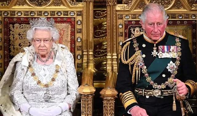 查尔斯不顾对女王不敬，绝不允许哈里梅根再登上白金汉宫的阳台（组图） - 3