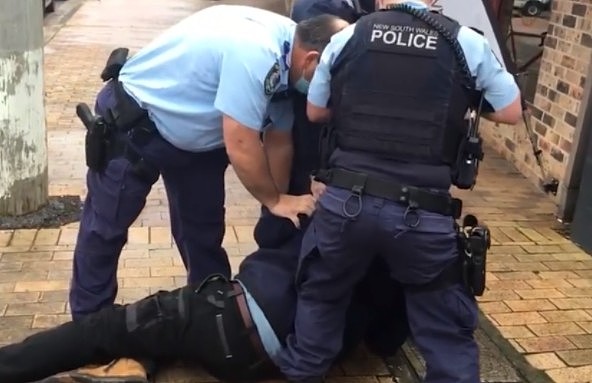 悉尼有机食品店主拒戴口罩，暴力袭警遭逮捕（组图） - 5