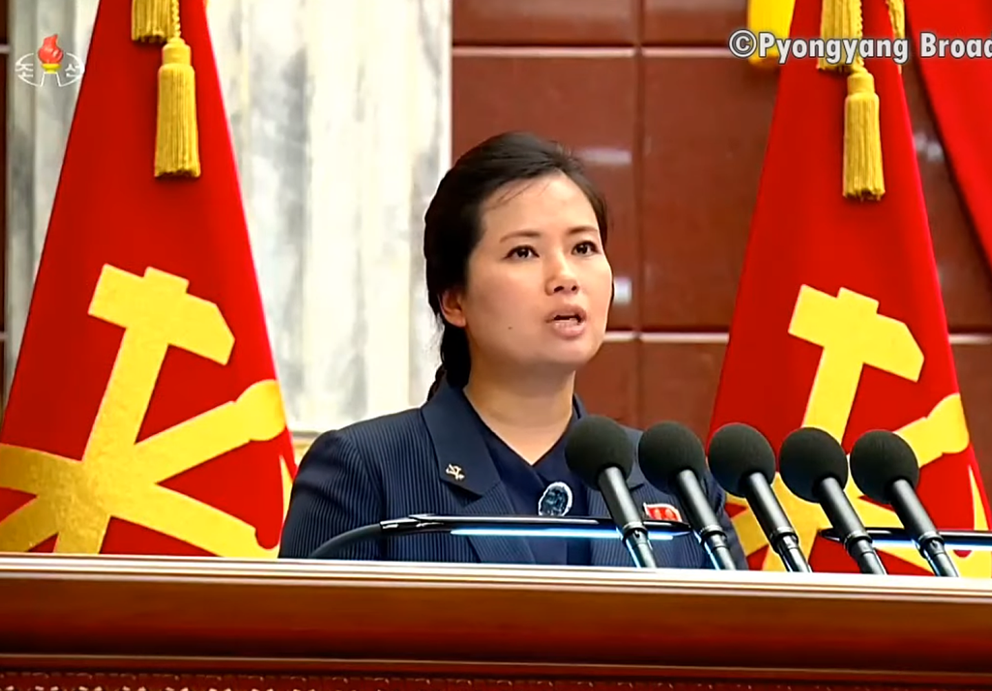 朝鲜官方播出朝鲜劳动党副部长玄松月讲话画面。（朝鲜中央电视台视频截图）