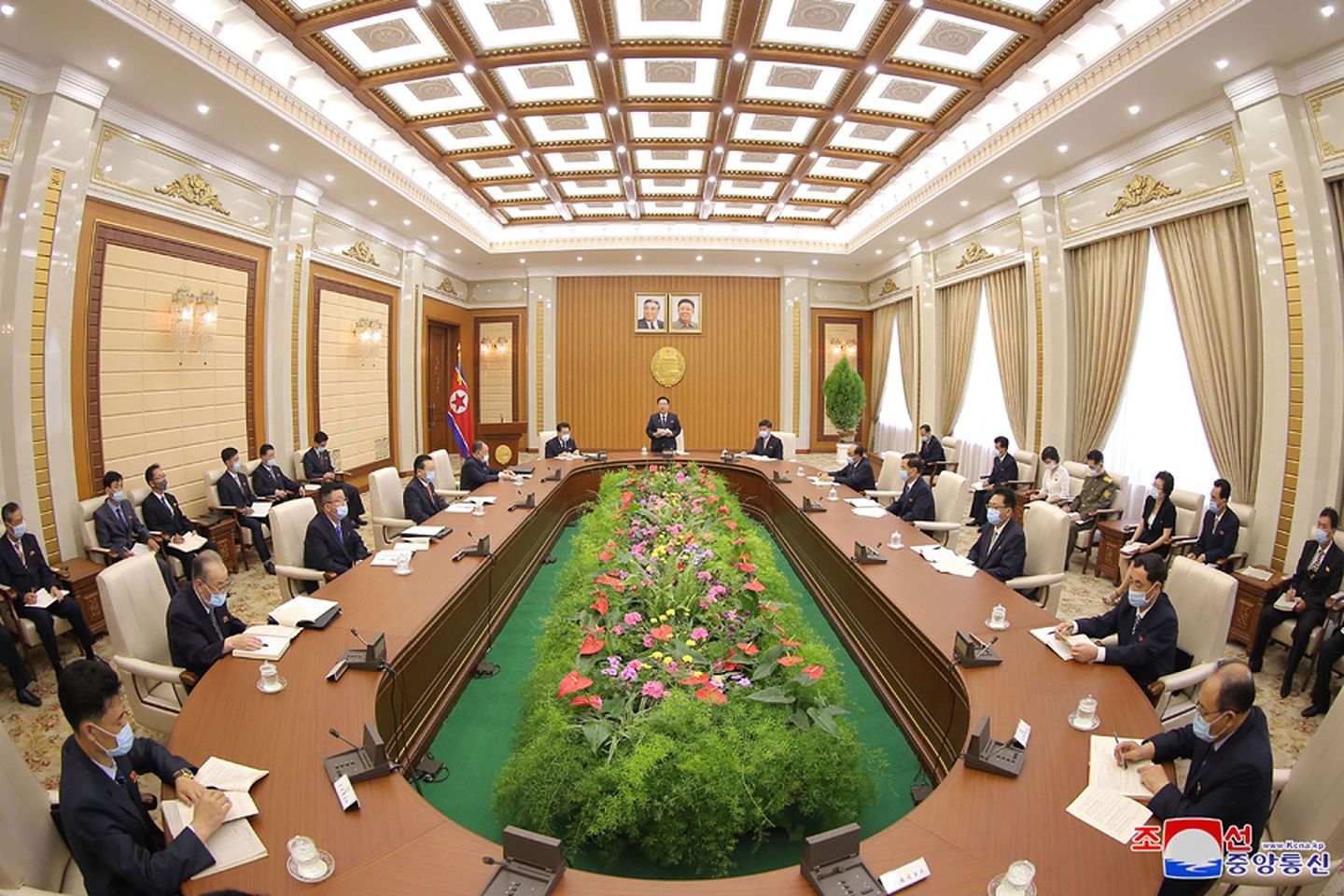 2021年7月1日，崔龙海主持召开第14届最高人民会议常任委员会第15次全体会议。（朝中社）