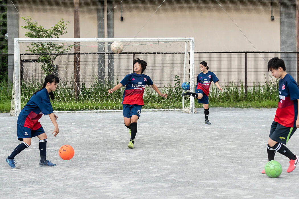 杉并足球俱乐部的男孩数量是女孩的五倍。