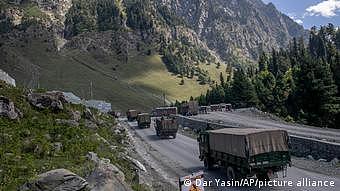 Indien Kashmir | Indischer Armeeconvoy