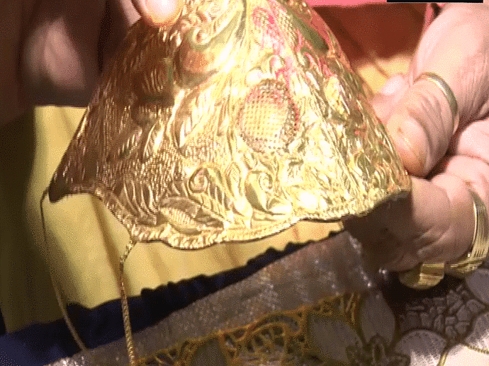 印度一男子戴 “黄金口罩” 防新冠病毒，里面有消毒液，可以使用3年！（视频/组图） - 2