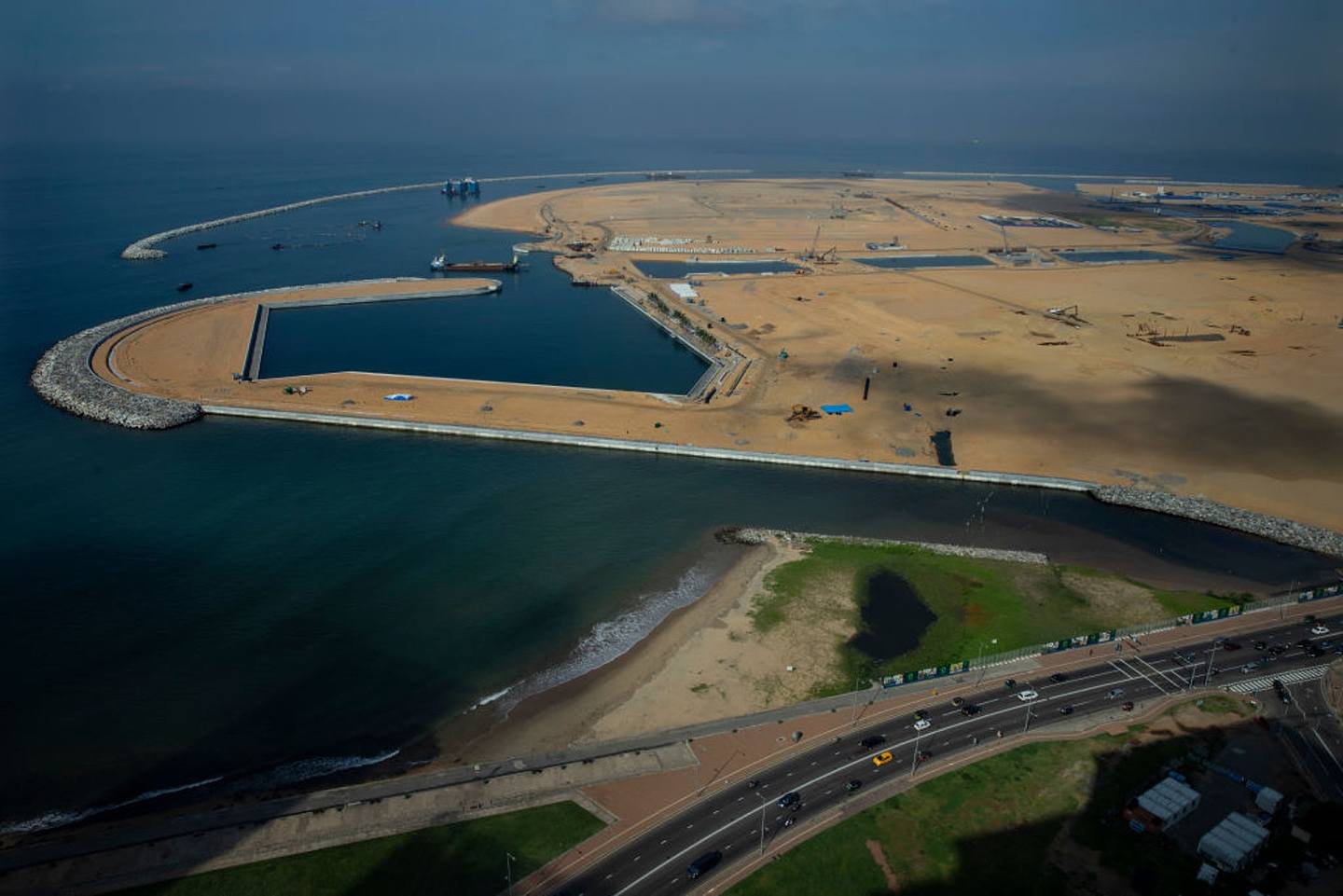 图为2019年11月18日，镜头下设于位于斯里兰卡的科伦坡港口城地盘，它是由中国港湾工程兴建。 （Getty）