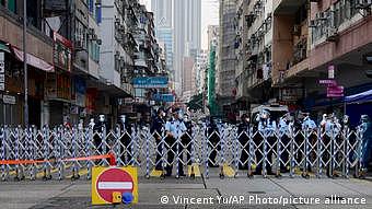 Hongkong | Polizeiabsperrung nach Coronavirusausbruch