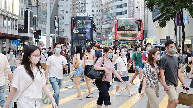 香港已接种超过402万剂新冠疫苗，逾240万人已打首针（图） - 1