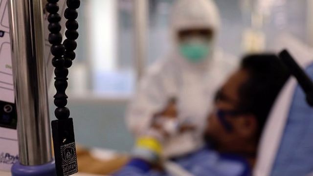 随着传染力高的Delta变种病毒在印尼传播，许多人都希望尽快接种疫苗。