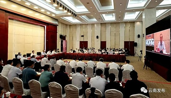  云南省长王予波出席会议并讲话。