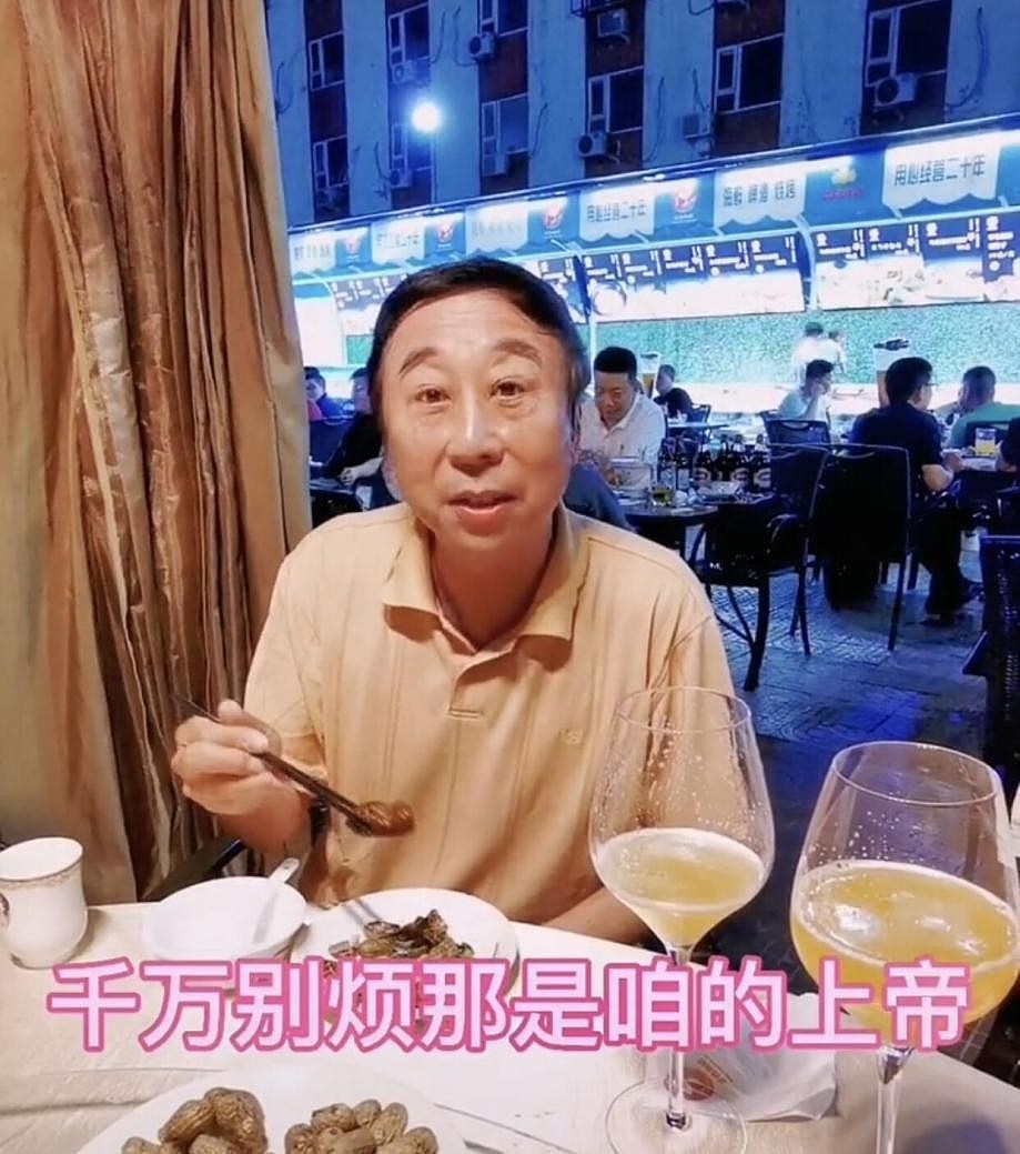 演员李晨独自坐地铁，全程无人理会，为啥明星出门还是喜欢带保安