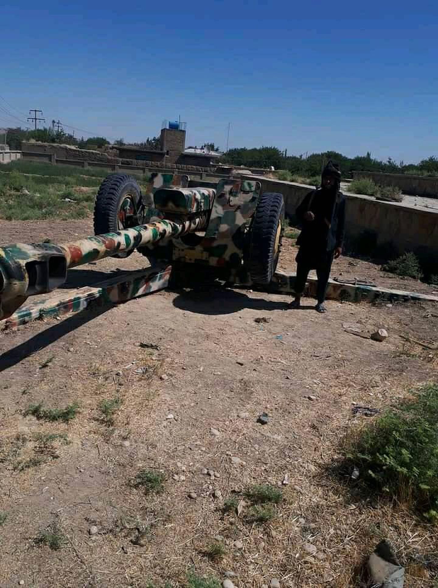 在法里亚布省，当地守军就丢弃重型装备后逃亡。（liveumap网页截图）