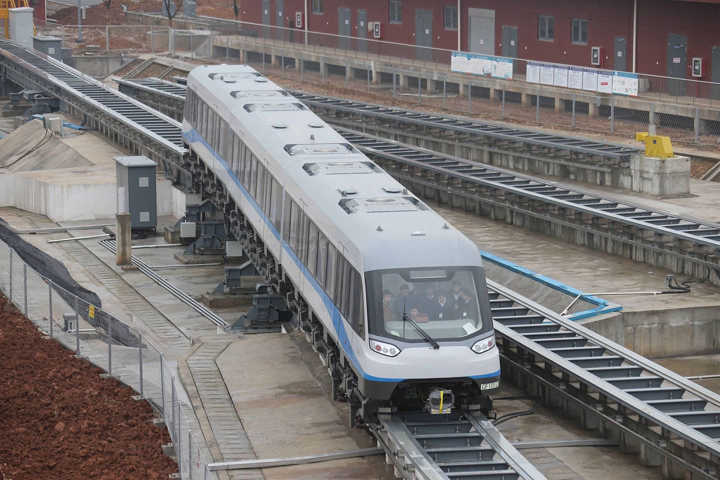 长沙中低速磁浮铁路是中国首条自主研发的磁悬浮线，西起长沙南站，东至黄花机场，2014年5月开工建设。（新华社）