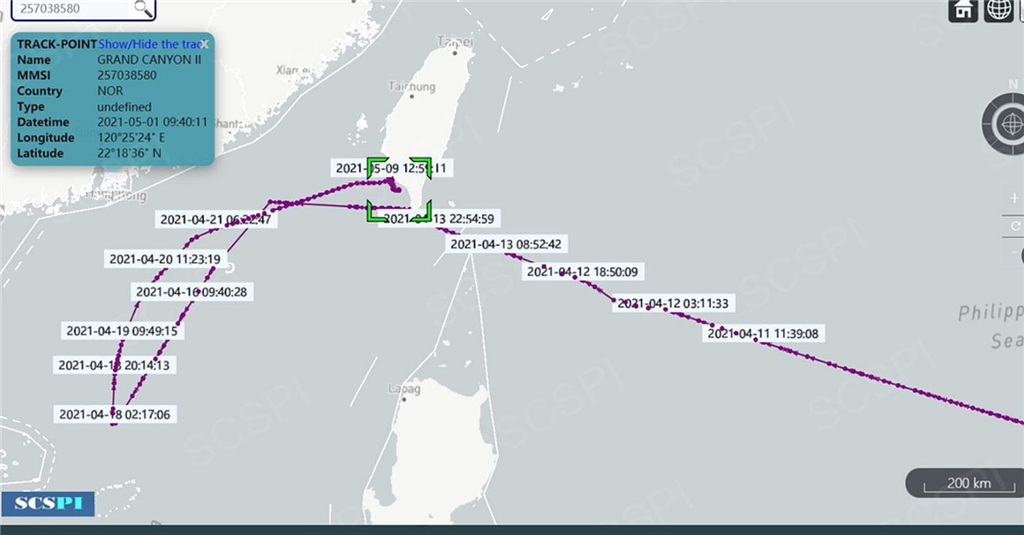 美军雇佣间谍船在台海周边对大陆抵近侦察。从船只航迹来看，长时间在台湾周边海域逗留以及和美军有过直接合作等特征推测该船只很大可能是艘间谍船，被美军雇佣，代替美军执行特殊任务。（Twitter@SCS_PI）
