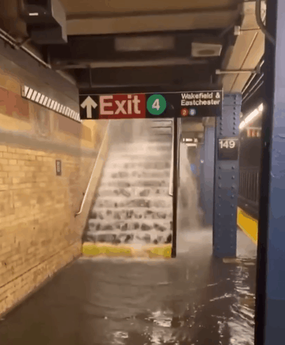 纽约暴雨地铁被灌爆！官方:水往低处流，我们做得很好（组图） - 3
