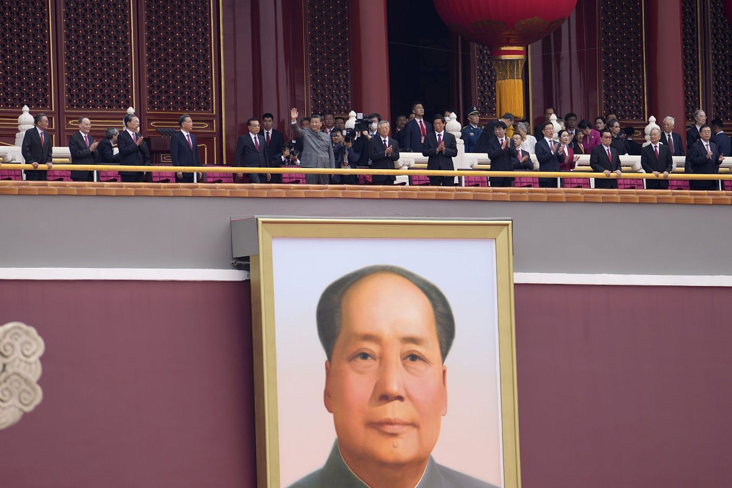 7月1日，中共领导人在天安门城楼上参加中共建党百年大庆。（AP）