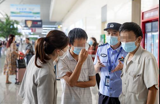 视频里看到了失踪8年的儿子！四川夫妇千里寻子，郑州民警帮其圆梦