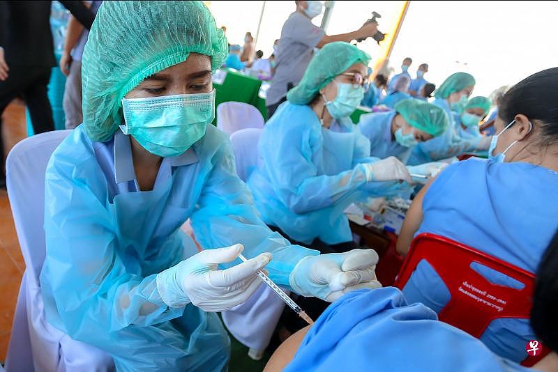 泰国卫生部4月至7月的数据显示，在67万7348名接受两剂西诺瓦疫苗的医务人员中，有618人被感染。（法新社） 