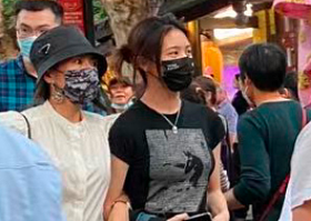 汪峰大女儿罕晒短发照，化淡妆清纯动人，16岁穿紧身衣秀傲人身材