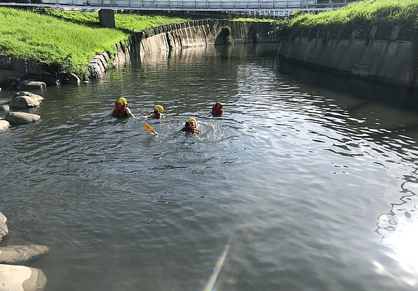 跟女友吵架，台湾男子假装跳河却不慎滑倒，跌进排水沟后送医不治（图） - 1