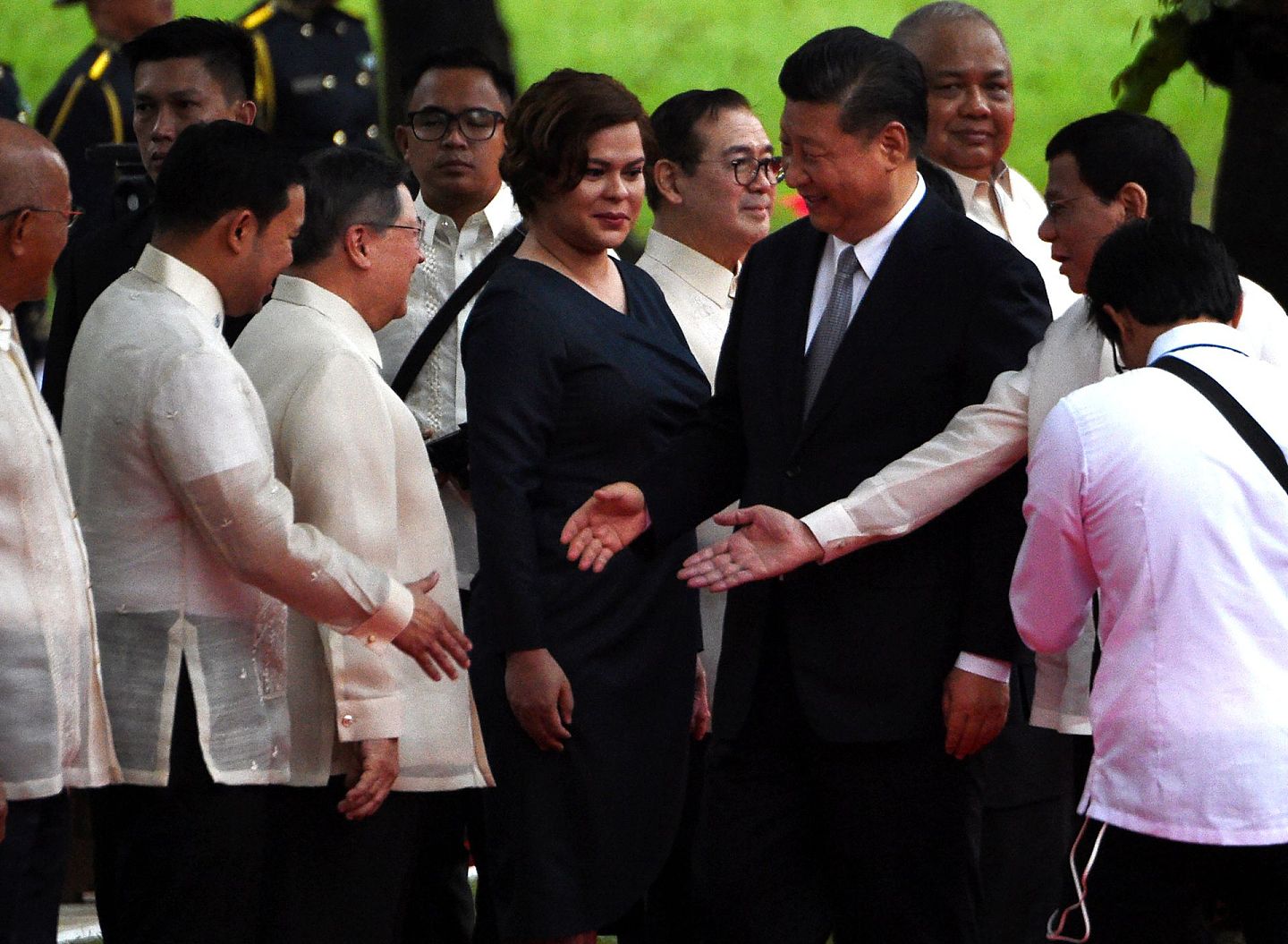 2018年11月20日，中国国家主席习近平出访菲律宾，杜特尔特女儿参加欢迎仪式。（视觉中国）