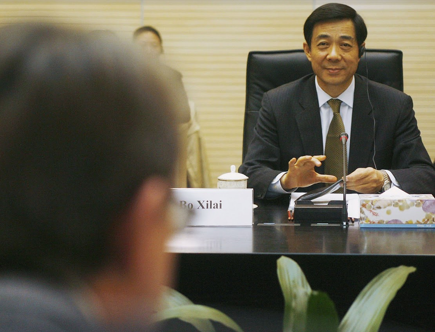 2006年11月，时任中国商务部部长薄熙来（右）。（视觉中国）