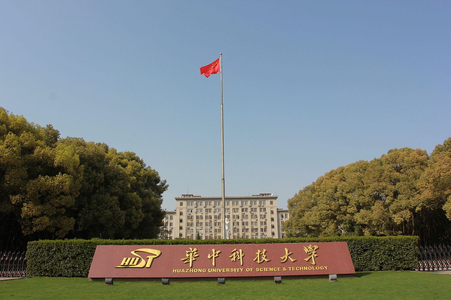 华中科技大学有超过一万名毕业生曾就职于华为。（视觉中国）