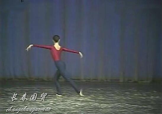 “晴儿”王艳33年前舞蹈比赛画面曝光，身材高挑舞姿曼妙（组图） - 3