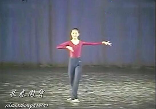 “晴儿”王艳33年前舞蹈比赛画面曝光，身材高挑舞姿曼妙（组图） - 4