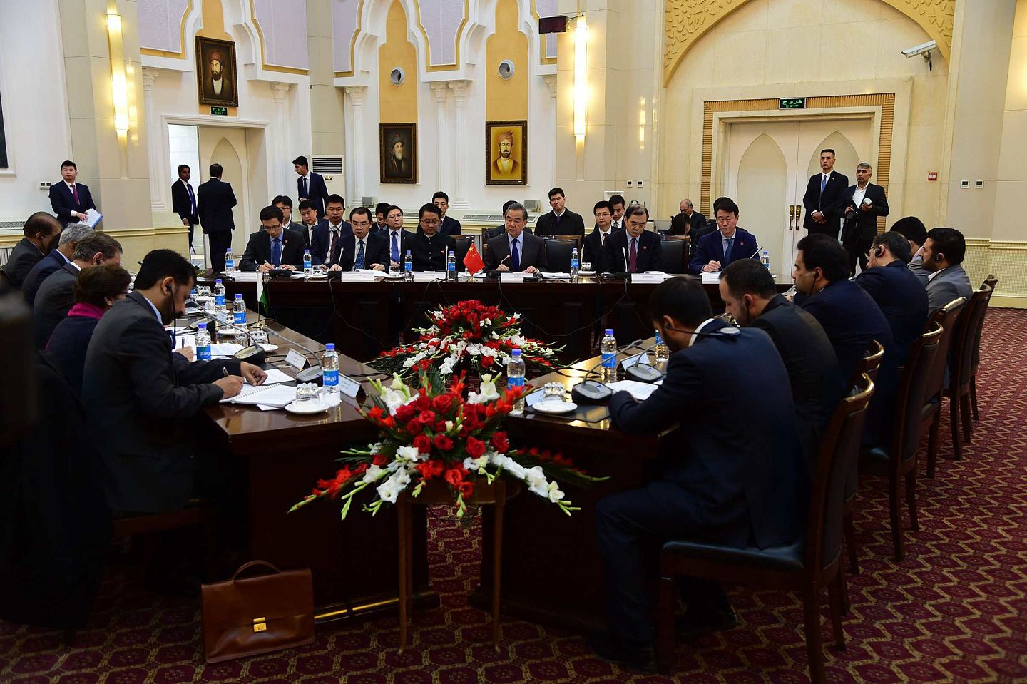 2018年12月15日，第二次中国-阿富汗-巴基斯坦三方外长对话在阿富汗喀布尔举行，中国外长王毅、时任阿富汗外长拉巴尼（Salahuddin Rabbani）、巴基斯坦外长库雷希（Shah Mahmood Qureshi）出席。（新华社）