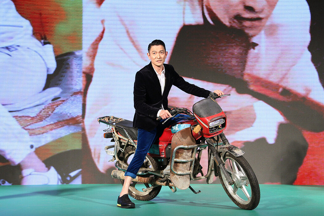 演员刘德华在2015年为电影《失孤》做宣传。电影上映后，郭刚堂的寻子故事获得了全国性的关注。