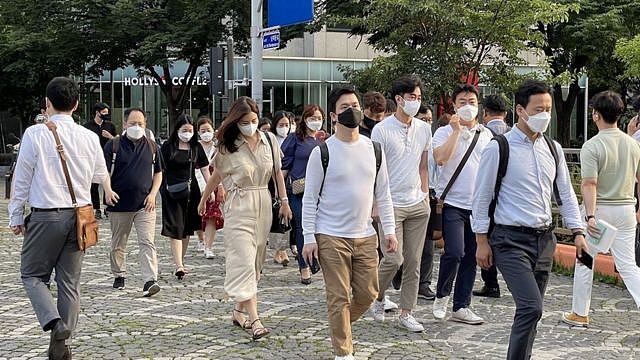 Seoul mask wearers