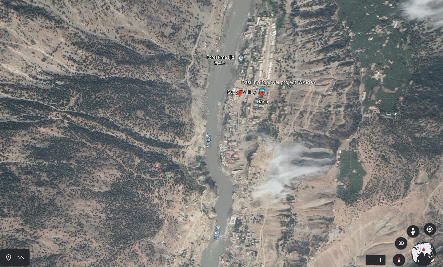 达苏水电站项目位于巴基斯坦西北部开伯尔-普什图省科希斯坦地区，属于印度河流域水电梯级规划的第二级，总装机容量为5,400兆瓦，建成后年发电量约120亿千瓦时。该项目主体工程主要由大坝及相应附属工程和地下厂房隧洞工程等组成。（Google Earth）