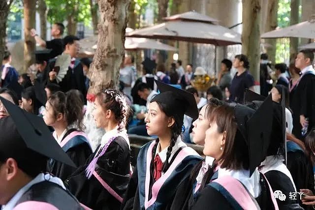 中国九大美院学士服美上了热搜，谁家学士服最惊艳（组图） - 23