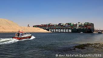 Ägypten | Containerschiff Ever Given verläasst den Sueskanal