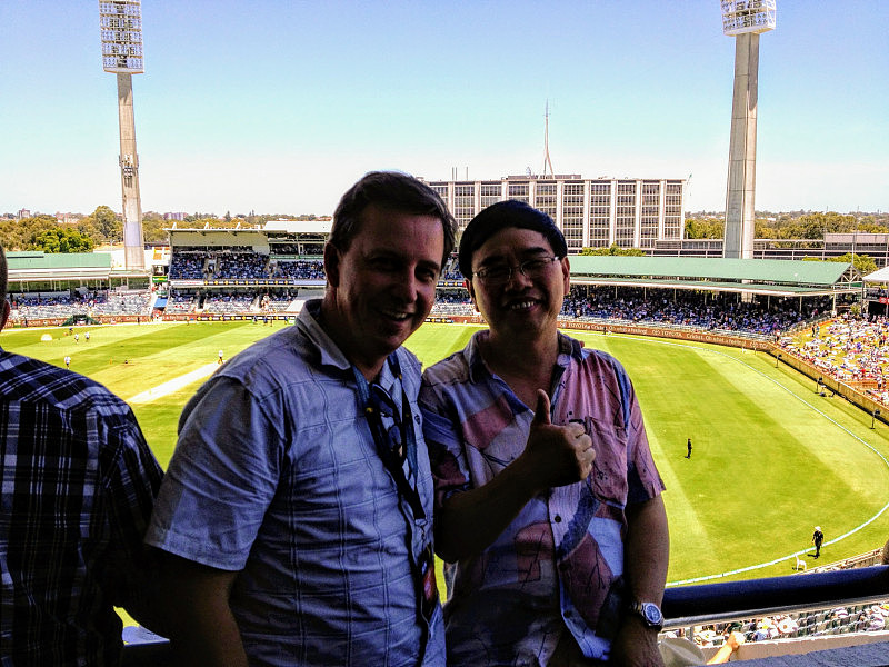 In a cricket game with Warrick Hazeldine in WACA Perth.JPG,0