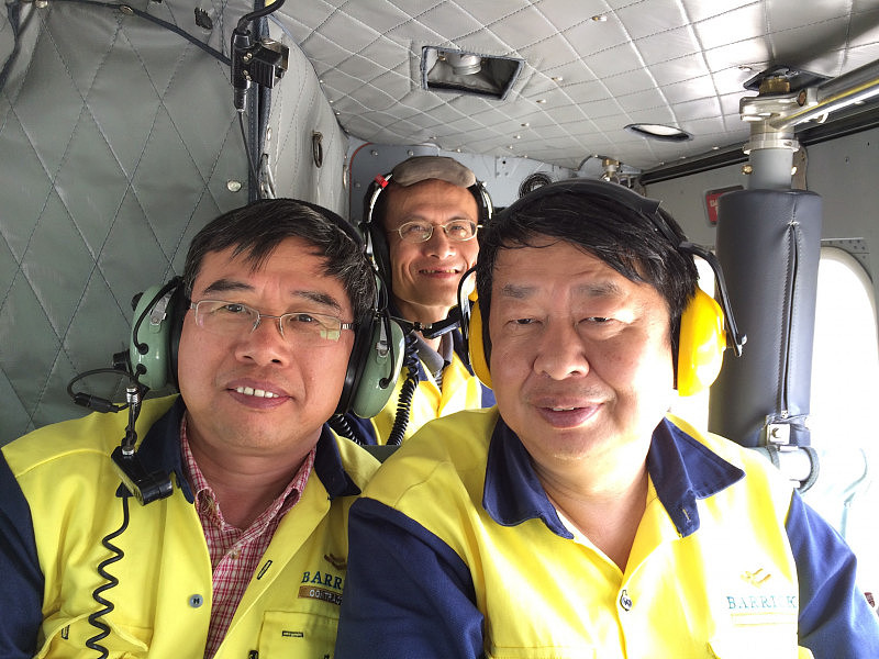 Due Diligence on Porgera Gold Mine with Zijin Chairman Jinghe Chen – Riding a helicopter .JPG,0