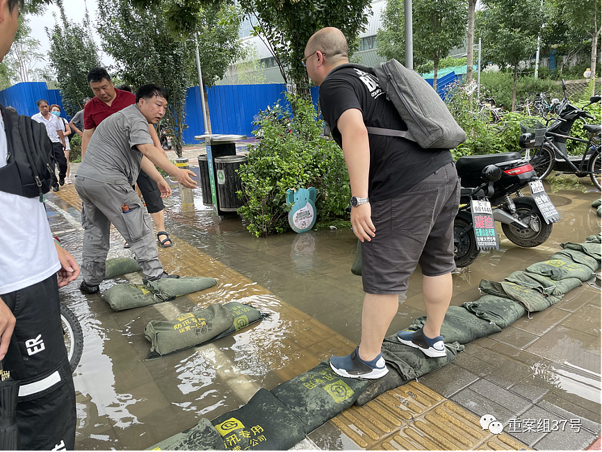 北京多地暴雨景区关闭，3人被山洪围困，抱住大树终获救（组图） - 13
