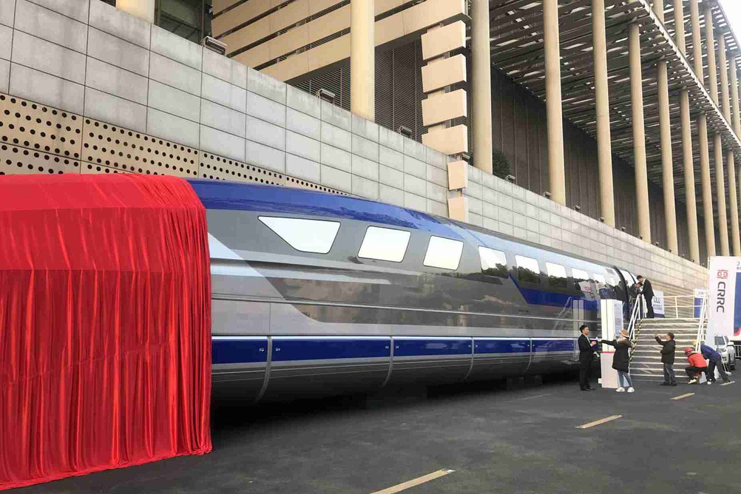 高速磁悬浮列车将填补高铁和航空运输之间的速度空白。（微博@威海科技）