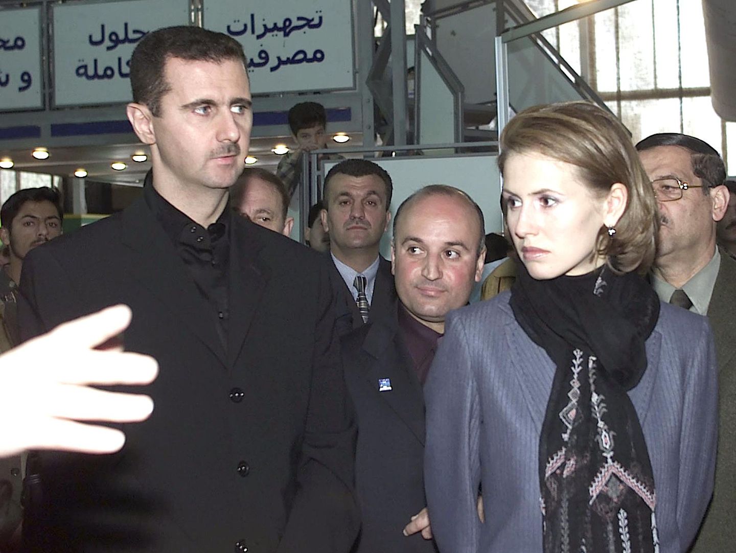 2002年4月26日，叙利亚总统巴沙尔·阿萨德与妻子阿斯玛参加在大马士革举行的技术博览会。（AFP）