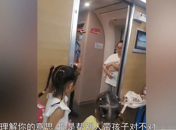 女子坐火车带6个小孩占一排座，坚决拒绝补票，称孩子不是自己的（视频/组图） - 3