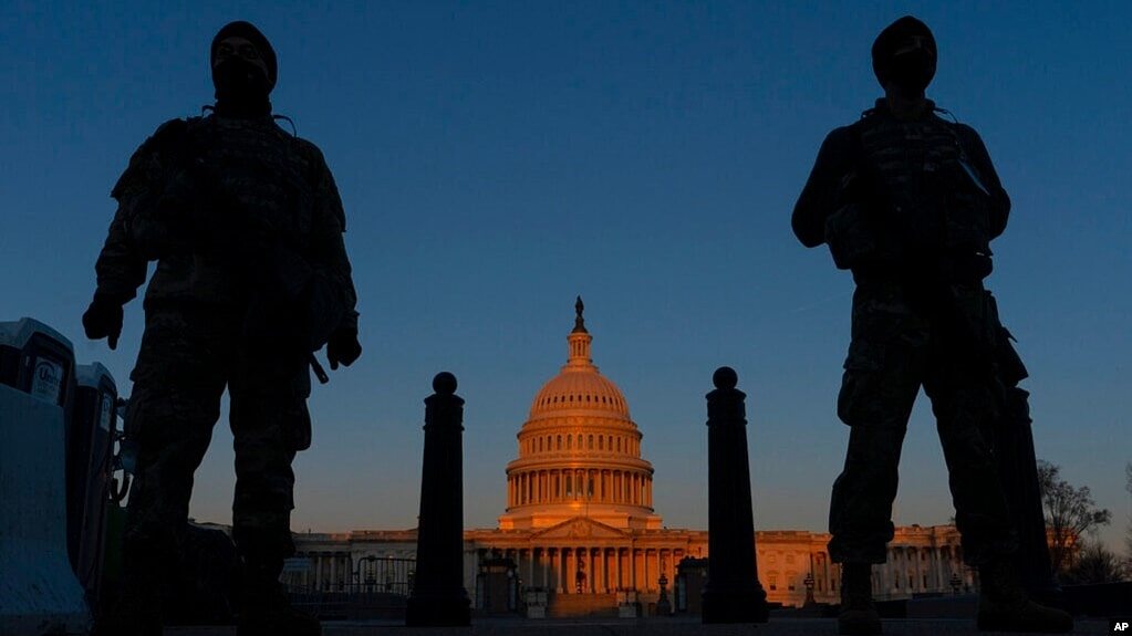 资料照：美国国民警卫队驻守在首都华盛顿特区的国会山。（2021年3月21日）