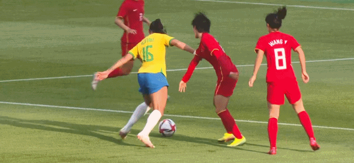 奥运-中国女足首战0-5巴西，门框屡阻进球，35岁玛塔双响