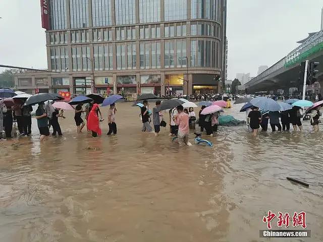 “720”特大暴雨突袭郑州，气象部门预报了，然后呢？（组图） - 1