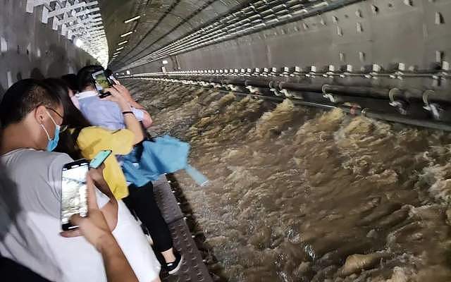 25死7失联，河南遭遇罕见暴雨，今天的微博我不敢看（组图） - 14