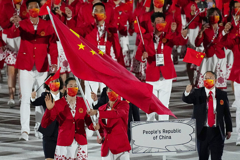 东京奥运会开幕式：拜登夫人马克龙私聊，现场中国红抢镜（组图） - 6