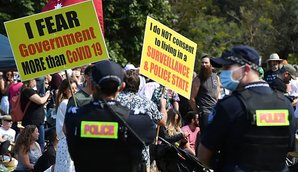 悉尼爆发数千人反封锁游行！警方与示威者激烈冲突，多人被捕（视频/组图） - 26